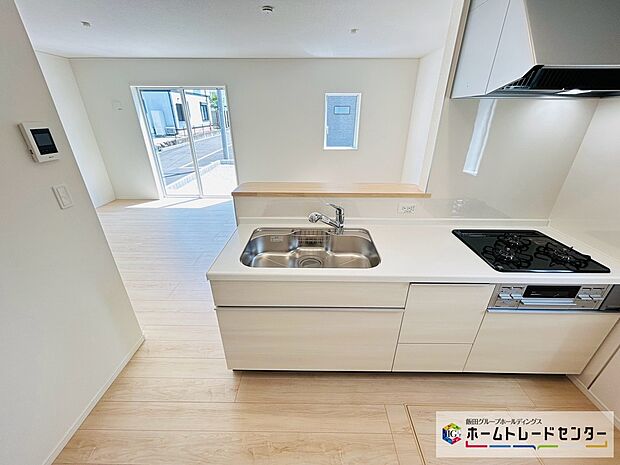 【☆kitchen☆】～キッチン～
システムキッチンは収納力と使い勝手を追求したスライド引き出しです。スムーズな開閉でストレスなくお料理を楽しめます♪