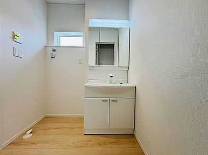 【設備】三面鏡のシャンプードレッサー