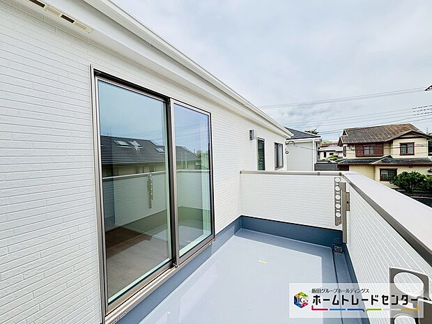 【☆Balcony☆】～バルコニー～
南向きバルコニーはたっぷりの日差しが入ります。