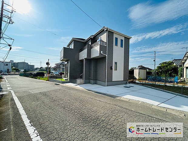 【駐車場】建物横に駐車場が整備されています。出入りもスムーズにできます
