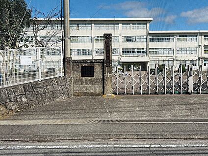 裾野市立裾野東小学校 900ｍ(徒歩12分)