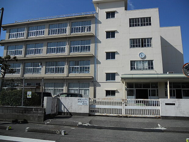 長田南中学校（約1,300m）