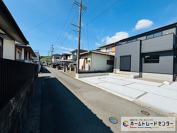 【現地外観写真】４ｍ幅の南東道路です