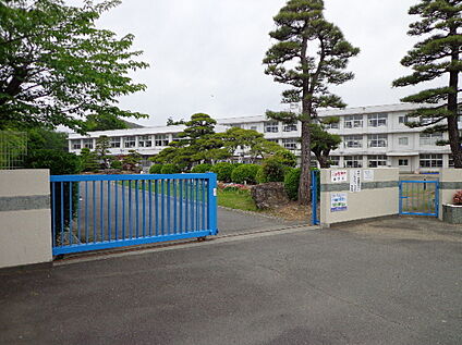 広幡中学校 950ｍ(徒歩12分)