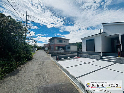 前道路を含む現地外観写真