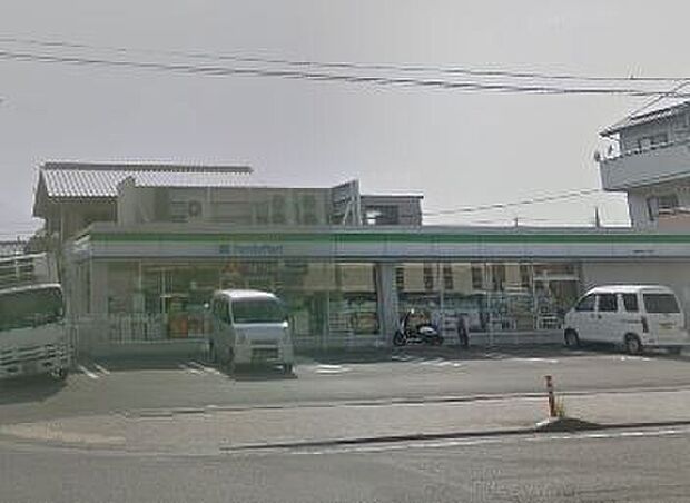 ファミリーマート登呂6丁目店(約210m)