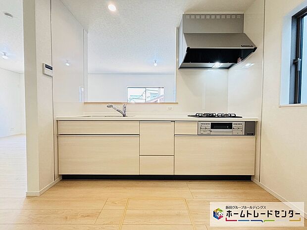 【☆kitchen☆】~キッチン~
システムキッチンは収納力と使い勝手を追求したスライド引き出しです。スムーズな開閉でストレスなくお料理を楽しめます♪