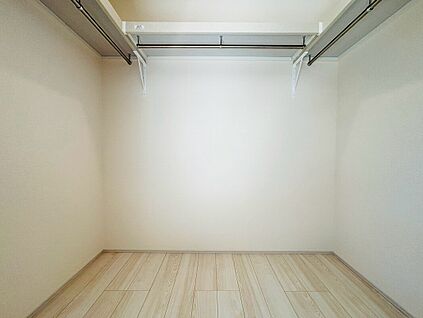 【設備】ウォークインクローゼット収納