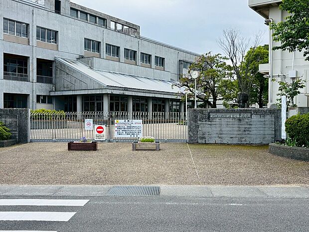 大井川南小学校(約1,800m)