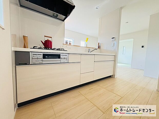 【☆kitchen☆】~キッチン~
システムキッチンは収納力と使い勝手を追求したスライド引き出しです。スムーズな開閉でストレスなくお料理を楽しめます♪