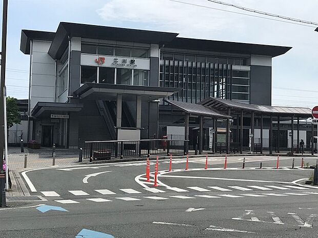 JR東海道本線「二川」駅まで車で約5分(約1830m)