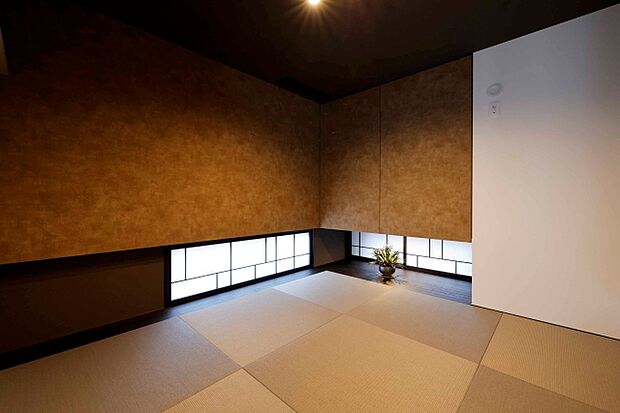 【当社施工例/タタミコーナー】名古屋守山展示場(当社モデルハウス)
モダンなデザインのタタミコーナー。客間、洗濯物をたたむスペースなど多目的に活用できます。