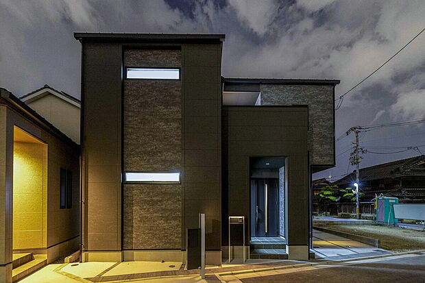 上質な暮らしをご提案する新たなモデルハウスを、現在内覧会開催中です。住まう方のライフスタイルに寄り添いながら、機能美と快適性を両立させた空間をご覧いただけるよう準備を進めております。