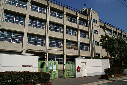 加納小学校 370ｍ( 徒歩約5分)