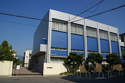 盾津中学校 1,250ｍ(徒歩約16分)