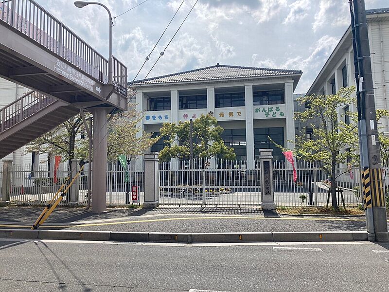 【車・交通】近江八幡市立八幡小学校