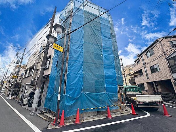 【外観】
物件の陽当りや通風・仕様設備やお部屋の大きさの比較、近隣・周辺環境や街並みなど、資料には掲載していない情報が現地にはたくさんあります。 是非一度、現地をご確認ください。