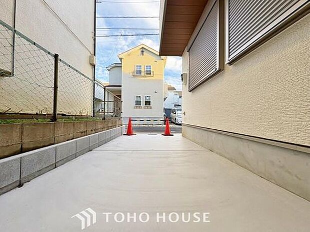 【カースペース】
駐車スペースがあるので、お子様の自転車やバイク置き場にするスペースとしてもご利用いただけます。