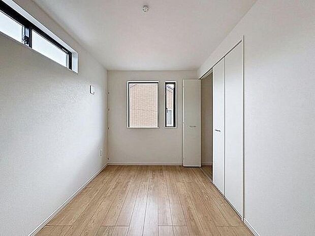 【明るい居室】
温もりある自然光を感じていただける居室です。