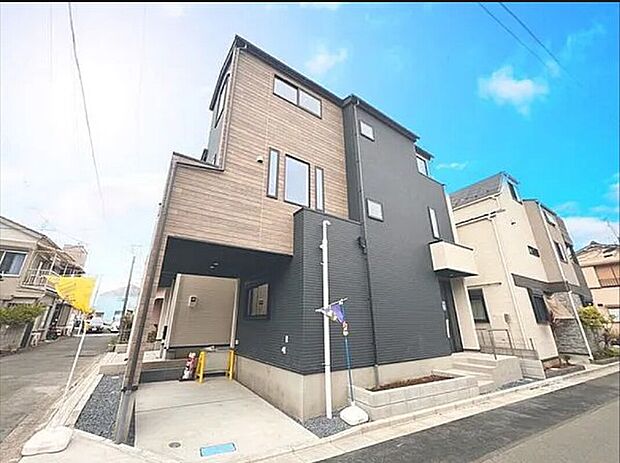 「～3階建て3LDK～」快適に過ごす条件は、一人ひとり違います。だからこそ飾り過ぎないシンプルな内装と偏り過ぎないデザインで統一しております。