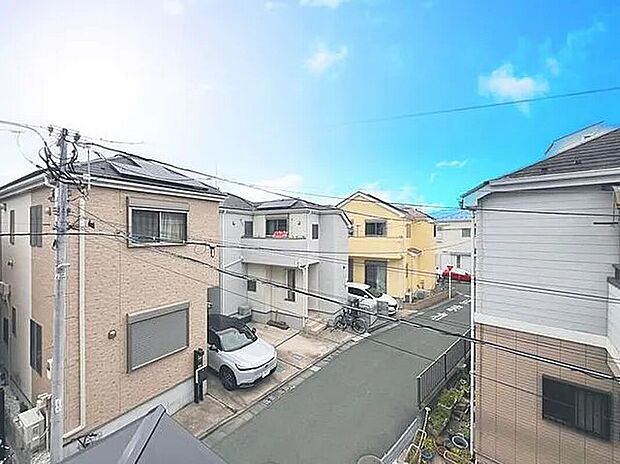 「眺望」穏やかな街並みを一望しながら、爽やかな風と柔らかく降り注ぐ陽光を感じて頂けます。