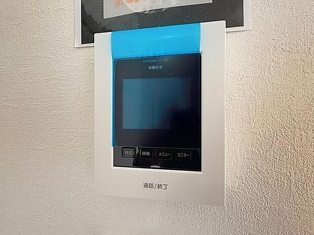 【モニター付きインターホン】「見える安心」をカタチにしました。誰が来てもわかる様にモニター付きインターホンを設置。家事導線を考慮した個所に設置し、防犯性と利便性に優れ快適と安らぎを合わせた優しい設計。