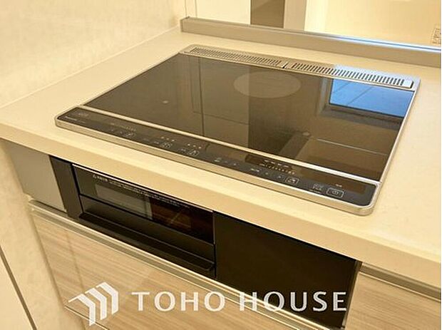 【IH】火を使わないので、吹きこぼれによる立ち消えの心配もなく上昇気流も少ないので油の飛び散りが抑える事が出来ます。またフラットなトッププレートの為、汚れもサッとふくだけで簡単にお手入れをすることができます。