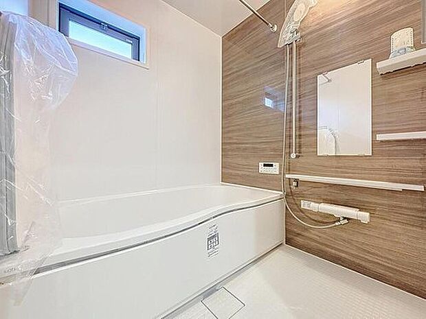 【浴室】癒しの空間バスルームです。天気に左右されずに洗濯物を乾かせる、浴室乾燥機＆オートバス機能付きです。