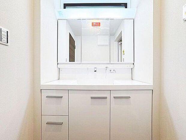 【洗面台・洗面所】シンプルだからこそ使いやすい。スタンダードなデザインの洗面ボウルは清潔感あるホワイトです。