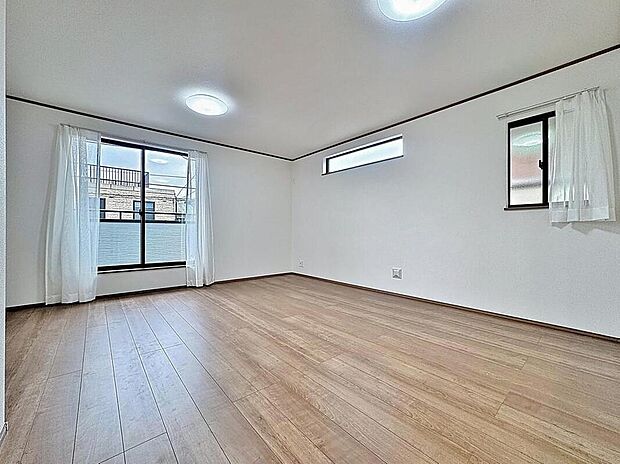 【リビング】オープンでのびやかな空間を生み出すひろびろとしたLDK。家族との時間を大切にした住空間です！