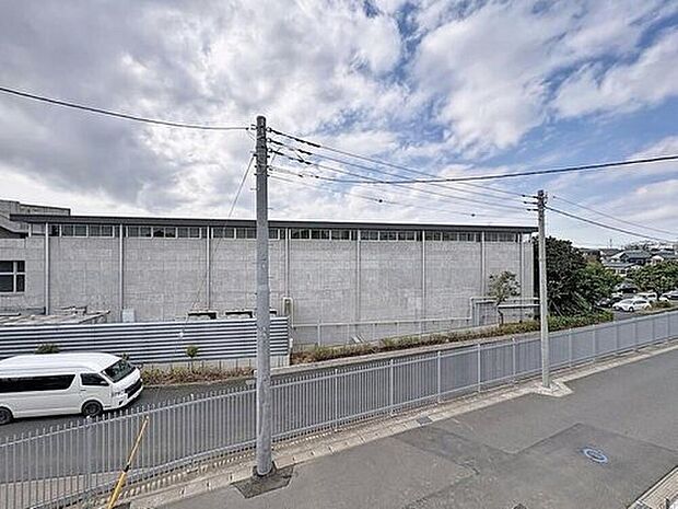 【住戸からの眺望写真】穏やかな街並みを一望しながら、爽やかな風と柔らかく降り注ぐ陽光を感じて頂けます。心地良い開放感が暮らしにゆとりと充足感をもたらします。