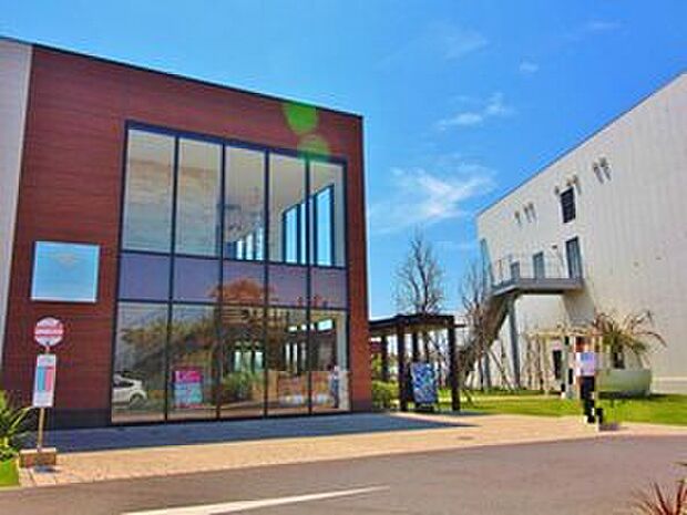 THE SURF OCEAN TERRACE（約365m）