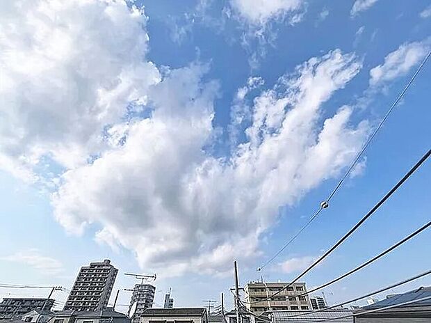 【その他】「眺望」穏やかな街並みを一望しながら、爽やかな風と柔らかく降り注ぐ陽光を感じて頂けます。