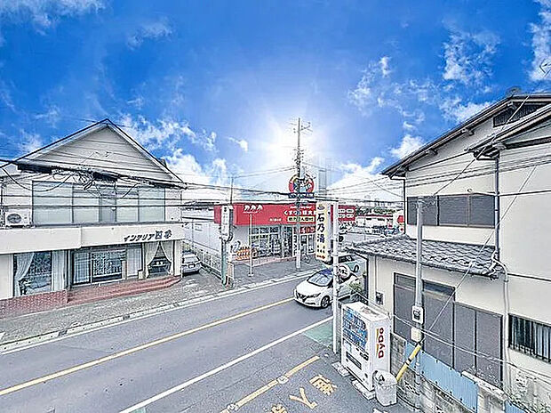 【住戸からの眺望写真】穏やかな街並みを一望しながら、爽やかな風と柔らかく降り注ぐ陽光を感じて頂けます。
