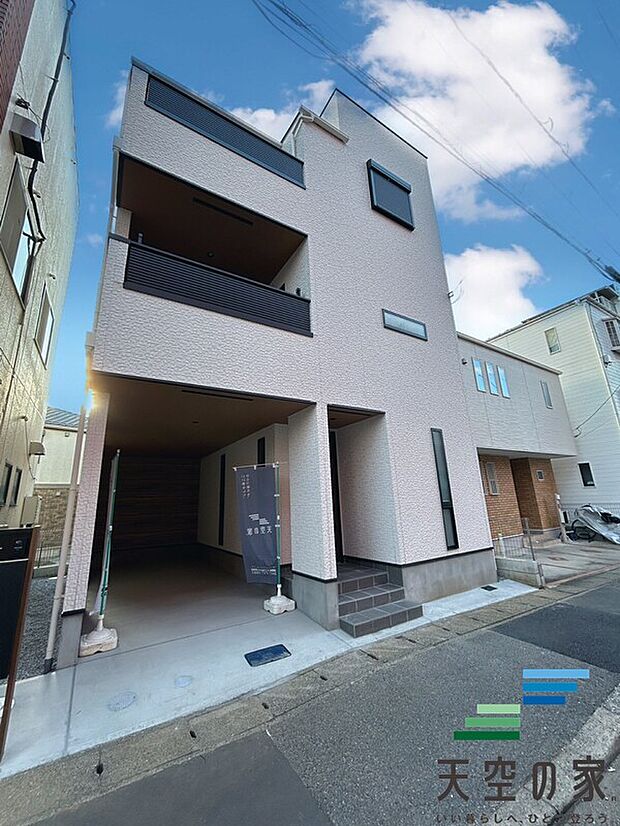 駅徒歩4分です!