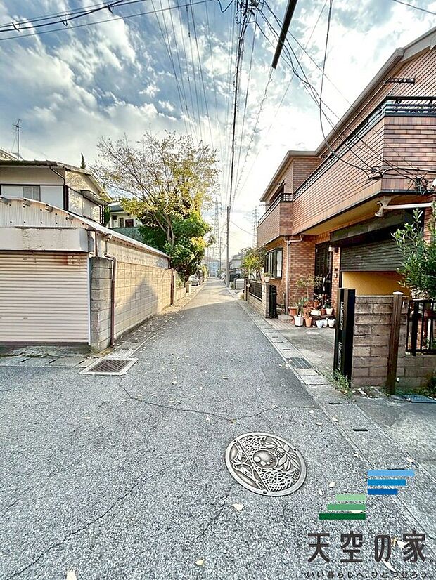 【現地写真】広々とした前面道路です。