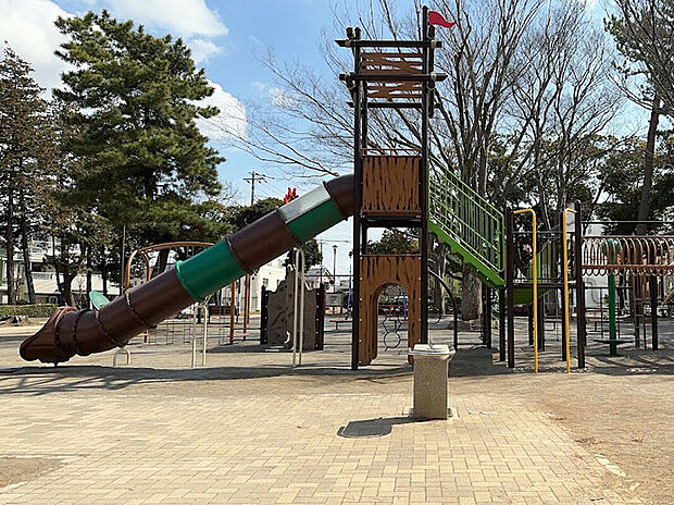 高根木戸近隣公園（約650m）