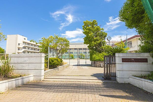 市川市立第六中学校(約750m)