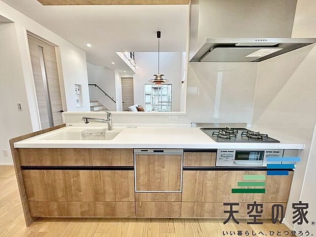 【施工例【内観】】【同仕様】対面式キッチンですので、お子様の様子を見守りながら家事ができます!