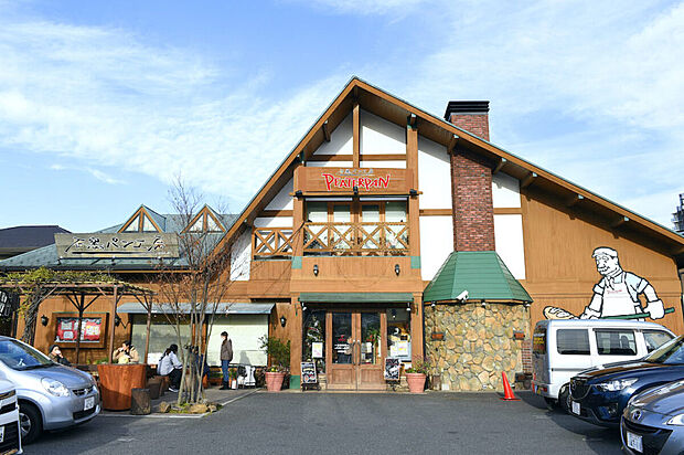 ピーターパン石窯パン工房店（約1,900m）