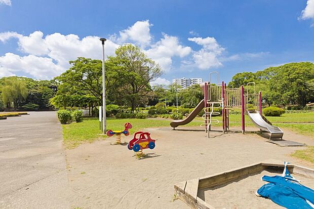 みなと公園(約1,200m)