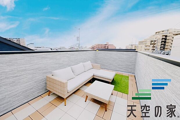 【施工例【内観】】【同仕様】
スカイバルコニーでBBQやプールもできます!
