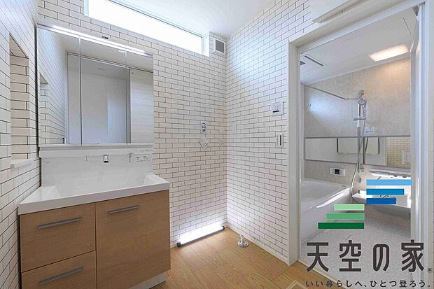 【施工例【内観】】【同仕様】
お部屋自体もとっても明るいのは魅力的な点の一つですね!