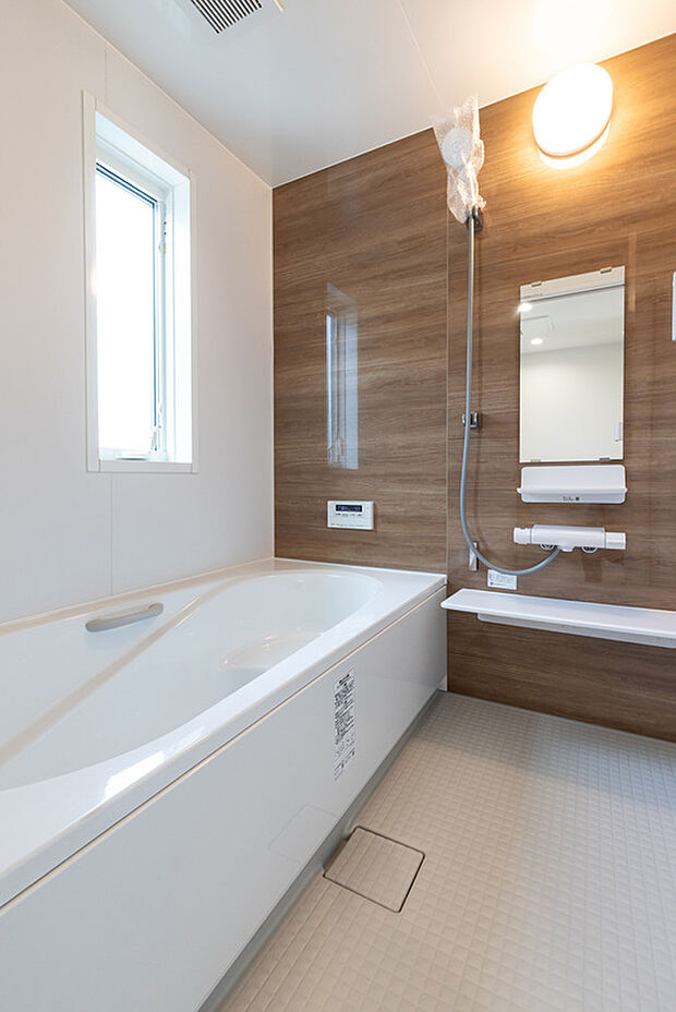 【浴室】一日の疲れを癒やすゆったりとしたバスルーム。（A棟／2025年10月撮影）