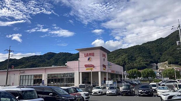 ラ・ムー八木店(約600m)