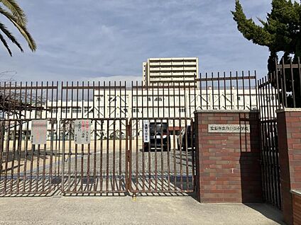 広島市立南観音小学校 1300m(17分)