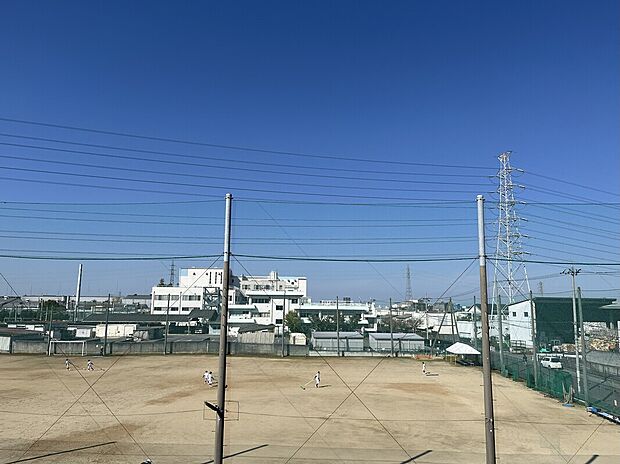 グラウンド(約50m)