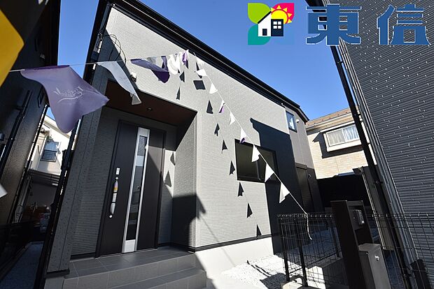 外観　玄関ポーチ・宅配ボックスあります　