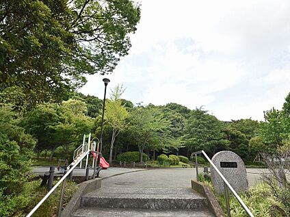 南丸公園 260m(徒歩3分)