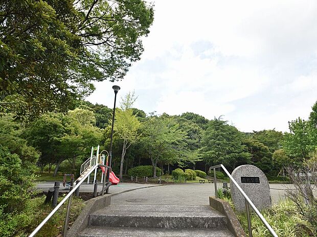 南丸公園（約260m）